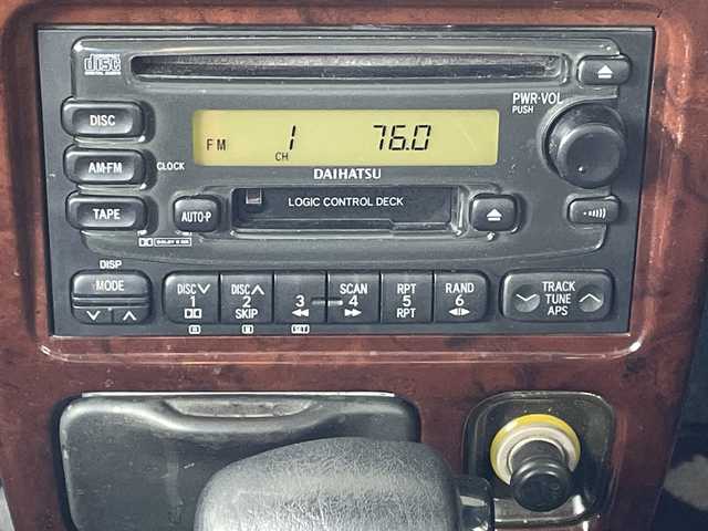 ダイハツ ミラ ジーノ 岐阜県 2000(平12)年 8.7万km ホワイトパールマイカ /純正オーディオ/（AM/FM/CD）//パワーウィンドウ//電動調整ミラー//ドアバイザー//純正フロアマット//エアコン//ベンチシート//エアバック//スタッドレスタイヤホイールセット//木目ハンドル//木目インパネ//紫シート