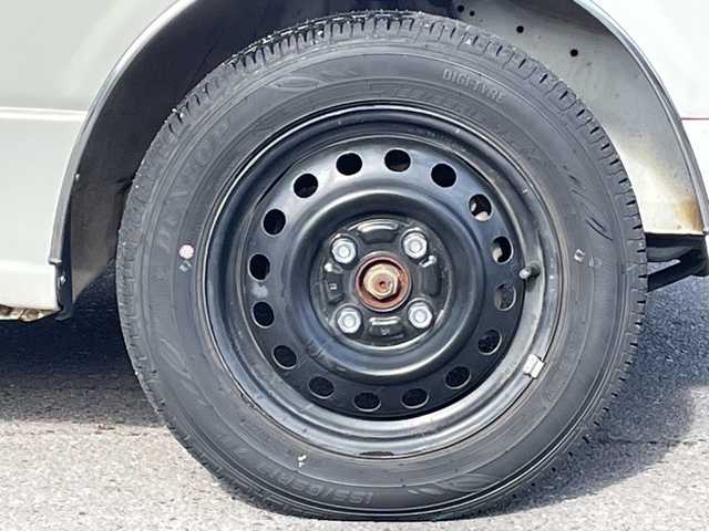 ダイハツ ミラ ジーノ 岐阜県 2000(平12)年 8.7万km ホワイトパールマイカ /純正オーディオ/（AM/FM/CD）//パワーウィンドウ//電動調整ミラー//ドアバイザー//純正フロアマット//エアコン//ベンチシート//エアバック//スタッドレスタイヤホイールセット//木目ハンドル//木目インパネ//紫シート