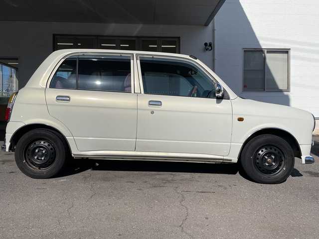 ダイハツ ミラ ジーノ 岐阜県 2000(平12)年 8.7万km ホワイトパールマイカ /純正オーディオ/（AM/FM/CD）//パワーウィンドウ//電動調整ミラー//ドアバイザー//純正フロアマット//エアコン//ベンチシート//エアバック//スタッドレスタイヤホイールセット//木目ハンドル//木目インパネ//紫シート