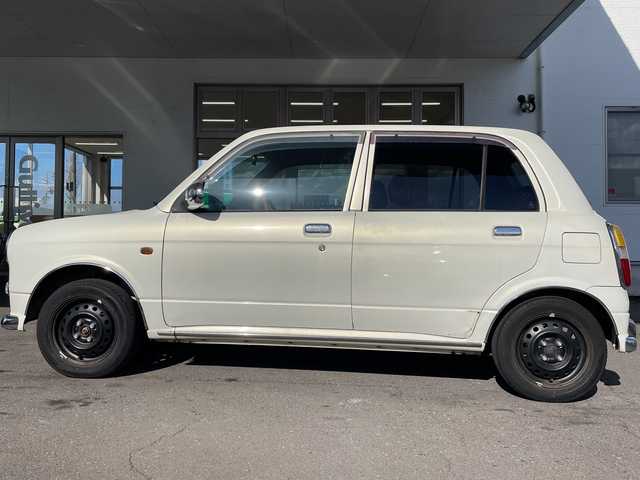 ダイハツ ミラ ジーノ 岐阜県 2000(平12)年 8.7万km ホワイトパールマイカ /純正オーディオ/（AM/FM/CD）//パワーウィンドウ//電動調整ミラー//ドアバイザー//純正フロアマット//エアコン//ベンチシート//エアバック//スタッドレスタイヤホイールセット//木目ハンドル//木目インパネ//紫シート