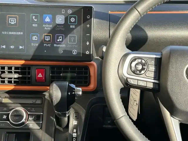 ダイハツ タント ファンクロスターボ 長崎県 2023(令5)年 4.4万km ブラックマイカメタリック/サンドベージュメタリック ワンオーナー/10インチディスプレイオーディオ/（Bluetooth/フルセグ）/バックカメラ/衝突軽減システム/レーンアシスト/両側パワースライドドア/ルーフレール/前後ソナー/前後ドライブレコーダー/シートカバー/シートヒーター/ETC/ステアリングスイッチ/純正15インチAW/AppleCarplay・AndroidAuto/USB