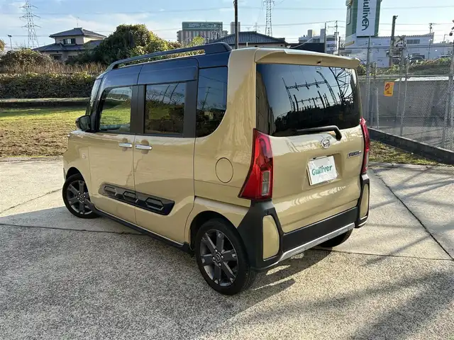 ダイハツ タント ファンクロスターボ 長崎県 2023(令5)年 4.4万km ブラックマイカメタリック/サンドベージュメタリック ワンオーナー/10インチディスプレイオーディオ/（Bluetooth/フルセグ）/バックカメラ/衝突軽減システム/レーンアシスト/両側パワースライドドア/ルーフレール/前後ソナー/前後ドライブレコーダー/シートカバー/シートヒーター/ETC/ステアリングスイッチ/純正15インチAW/AppleCarplay・AndroidAuto/USB