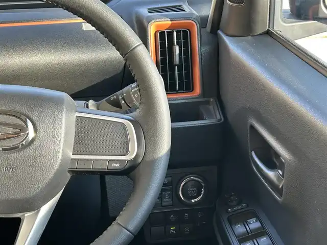 ダイハツ タント ファンクロスターボ 長崎県 2023(令5)年 4.4万km ブラックマイカメタリック/サンドベージュメタリック ワンオーナー/10インチディスプレイオーディオ/（Bluetooth/フルセグ）/バックカメラ/衝突軽減システム/レーンアシスト/両側パワースライドドア/ルーフレール/前後ソナー/前後ドライブレコーダー/シートカバー/シートヒーター/ETC/ステアリングスイッチ/純正15インチAW/AppleCarplay・AndroidAuto/USB