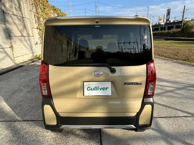 ダイハツ タント ファンクロスターボ 長崎県 2023(令5)年 4.4万km ブラックマイカメタリック/サンドベージュメタリック ワンオーナー/10インチディスプレイオーディオ/（Bluetooth/フルセグ）/バックカメラ/衝突軽減システム/レーンアシスト/両側パワースライドドア/ルーフレール/前後ソナー/前後ドライブレコーダー/シートカバー/シートヒーター/ETC/ステアリングスイッチ/純正15インチAW/AppleCarplay・AndroidAuto/USB