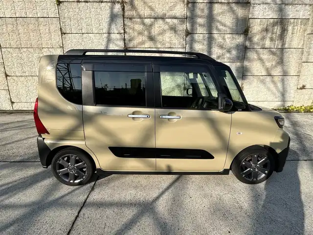 ダイハツ タント ファンクロスターボ 長崎県 2023(令5)年 4.4万km ブラックマイカメタリック/サンドベージュメタリック ワンオーナー/10インチディスプレイオーディオ/（Bluetooth/フルセグ）/バックカメラ/衝突軽減システム/レーンアシスト/両側パワースライドドア/ルーフレール/前後ソナー/前後ドライブレコーダー/シートカバー/シートヒーター/ETC/ステアリングスイッチ/純正15インチAW/AppleCarplay・AndroidAuto/USB