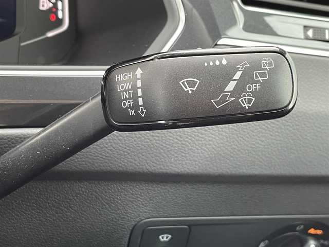 フォルクスワーゲン ティグアン TDI 4モーション Rライン 東京都 2019(令1)年 3.5万km オリックスホワイトパールエフェクト 4WD/ディーゼル車/純正ナビ/フルセグTV/デジタルメーカークラスター/360°カメラ/黒レザーシート/シートヒーター/ACC/レーンキープ/BSM/スマートキー/ドライブレコーダー