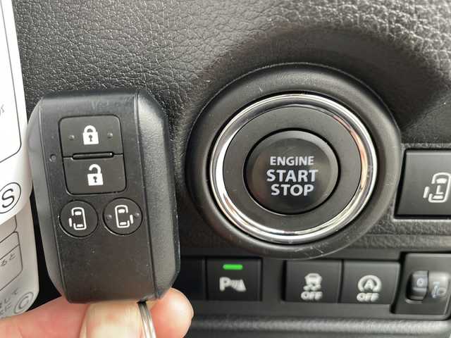 スズキ ワゴンＲ スマイル HYBRID S 道北・旭川 2022(令4)年 2.7万km オフブルーM ・４WD/・禁煙車/・純正ディーラーナビTV/CD/DVD/BT/USB/・前席シートヒーター/・ミラーヒーター/・バックカメラ/・スズキSafetysupprt/・デュアルセンサーブレーキサポートII/・誤発進抑制機能/・低速時ブレーキサポート/・発進お知らせ機能/・標識認識機能/・車線逸脱警報機能/・両側電動スライドドア/・後方コーナーセンサー/・純正フロアトレーマット/・ビルトインETC/・オートライト/・ドアバイザー/・純正スチールホイール/・プッシュスタート/・スマートキー