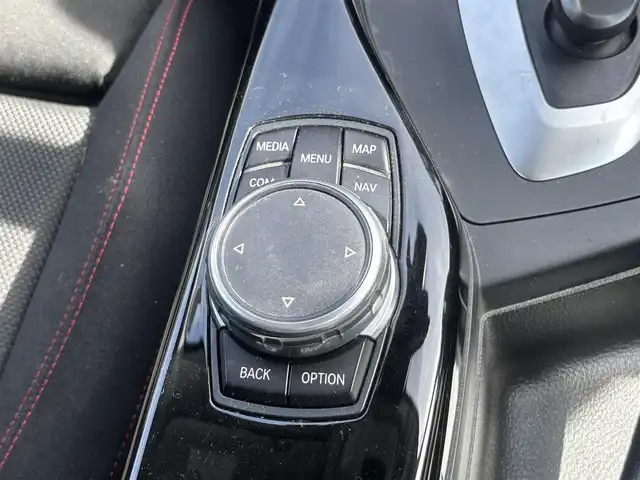 ＢＭＷ １１８ｄ スポーツ 福岡県 2016(平28)年 6万km 白 衝突被害軽減システム/LEDオートライト・オートハイビーム/横滑り防止装置/レーンアシスト/クルーズコントロール/パーキングアシスト/純正16インチアルミホイール/純正フロアマット/純正ナビ/オットマン/電動リアゲート/Bluetooth接続/CD・CDチェンジャー/ETC/スマートキー/ターボエンジン
