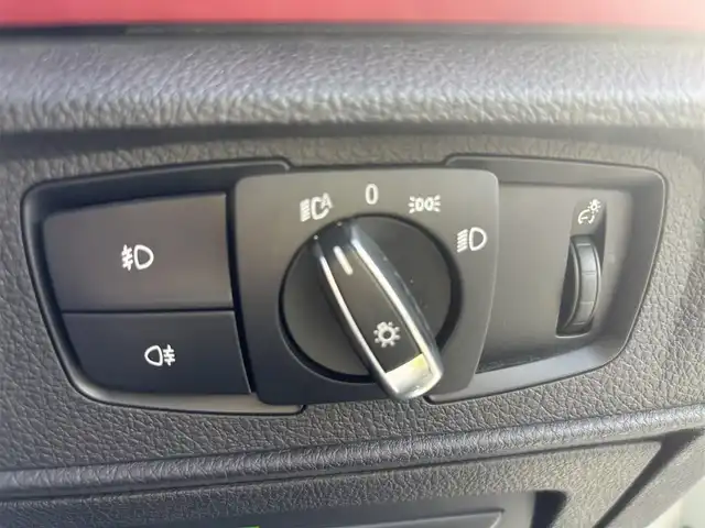 ＢＭＷ １１８ｄ スポーツ 福岡県 2016(平28)年 6万km 白 衝突被害軽減システム/LEDオートライト・オートハイビーム/横滑り防止装置/レーンアシスト/クルーズコントロール/パーキングアシスト/純正16インチアルミホイール/純正フロアマット/純正ナビ/オットマン/電動リアゲート/Bluetooth接続/CD・CDチェンジャー/ETC/スマートキー/ターボエンジン