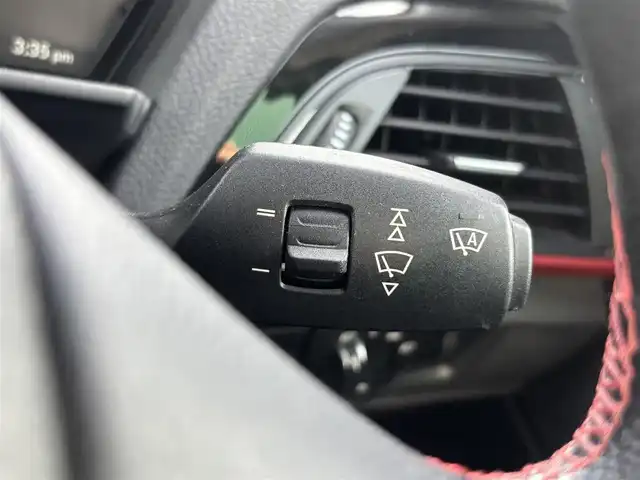 ＢＭＷ １１８ｄ スポーツ 福岡県 2016(平28)年 6万km 白 衝突被害軽減システム/LEDオートライト・オートハイビーム/横滑り防止装置/レーンアシスト/クルーズコントロール/パーキングアシスト/純正16インチアルミホイール/純正フロアマット/純正ナビ/オットマン/電動リアゲート/Bluetooth接続/CD・CDチェンジャー/ETC/スマートキー/ターボエンジン