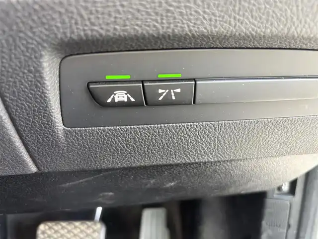 ＢＭＷ １１８ｄ スポーツ 福岡県 2016(平28)年 6万km 白 衝突被害軽減システム/LEDオートライト・オートハイビーム/横滑り防止装置/レーンアシスト/クルーズコントロール/パーキングアシスト/純正16インチアルミホイール/純正フロアマット/純正ナビ/オットマン/電動リアゲート/Bluetooth接続/CD・CDチェンジャー/ETC/スマートキー/ターボエンジン