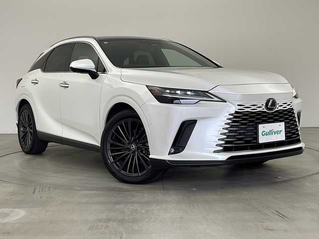 レクサス ＲＸ 450h+ バージョンL 兵庫県 2023(令5)年 3.8万km ソニッククォーツ ・純正ナビ/TV/BT/USB/Miracast/・パノラミックビューモニター/・パノラミックルーフ/・革シート/・シートヒーター/・シートベンチレーション/・ステアリングヒーター/・nanoeX/・ビルトインETC2.0/・ワイヤレス充電/・デジタルインナーミラー/・パドルシフト/・HUD/・レクサスセーフティ/・アドバンストパーク/・プリクラッシュセーフティ/・Advanced　Drive/・ロードサインアシスト/・フロントクロストラフィックアラート/・ブラインドスポットモニター/・レーダークルーズコントロール/・レーンディパーチャーアラート/・レーンチェンジアシスト/・プロアクティブドライビングアシスト/・リアクロストラフィックアラート/・パーキングサポートブレーキ/・安心降車アシスト/・リアカメラディティクション/・クリアランスソナー/・周辺車両接近時サポート/・オートマチックハイビーム/・３眼LEDヘッドライト/・リアフォグランプ/・パワーバックドア/・ドアミラーヒーター/・フロントワイパーデアイサー/・寒冷地仕様/・スマートキー