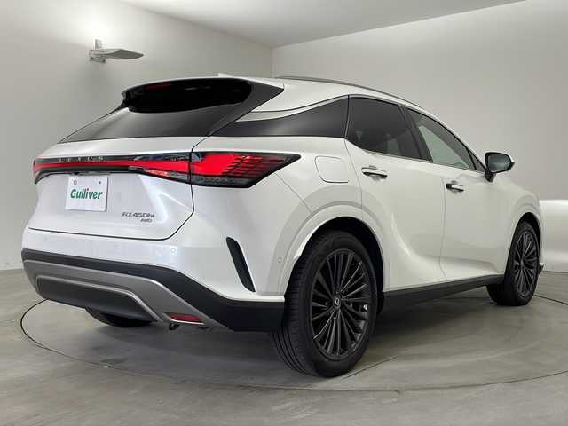 レクサス ＲＸ 450h+ バージョンL 兵庫県 2023(令5)年 3.8万km ソニッククォーツ ・純正ナビ/TV/BT/USB/Miracast/・パノラミックビューモニター/・パノラミックルーフ/・革シート/・シートヒーター/・シートベンチレーション/・ステアリングヒーター/・nanoeX/・ビルトインETC2.0/・ワイヤレス充電/・デジタルインナーミラー/・パドルシフト/・HUD/・レクサスセーフティ/・アドバンストパーク/・プリクラッシュセーフティ/・Advanced　Drive/・ロードサインアシスト/・フロントクロストラフィックアラート/・ブラインドスポットモニター/・レーダークルーズコントロール/・レーンディパーチャーアラート/・レーンチェンジアシスト/・プロアクティブドライビングアシスト/・リアクロストラフィックアラート/・パーキングサポートブレーキ/・安心降車アシスト/・リアカメラディティクション/・クリアランスソナー/・周辺車両接近時サポート/・オートマチックハイビーム/・３眼LEDヘッドライト/・リアフォグランプ/・パワーバックドア/・ドアミラーヒーター/・フロントワイパーデアイサー/・寒冷地仕様/・スマートキー