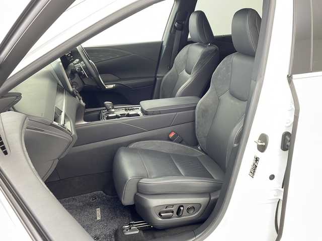 レクサス ＲＸ 450h+ バージョンL 兵庫県 2023(令5)年 3.8万km ソニッククォーツ ・純正ナビ/TV/BT/USB/Miracast/・パノラミックビューモニター/・パノラミックルーフ/・革シート/・シートヒーター/・シートベンチレーション/・ステアリングヒーター/・nanoeX/・ビルトインETC2.0/・ワイヤレス充電/・デジタルインナーミラー/・パドルシフト/・HUD/・レクサスセーフティ/・アドバンストパーク/・プリクラッシュセーフティ/・Advanced　Drive/・ロードサインアシスト/・フロントクロストラフィックアラート/・ブラインドスポットモニター/・レーダークルーズコントロール/・レーンディパーチャーアラート/・レーンチェンジアシスト/・プロアクティブドライビングアシスト/・リアクロストラフィックアラート/・パーキングサポートブレーキ/・安心降車アシスト/・リアカメラディティクション/・クリアランスソナー/・周辺車両接近時サポート/・オートマチックハイビーム/・３眼LEDヘッドライト/・リアフォグランプ/・パワーバックドア/・ドアミラーヒーター/・フロントワイパーデアイサー/・寒冷地仕様/・スマートキー