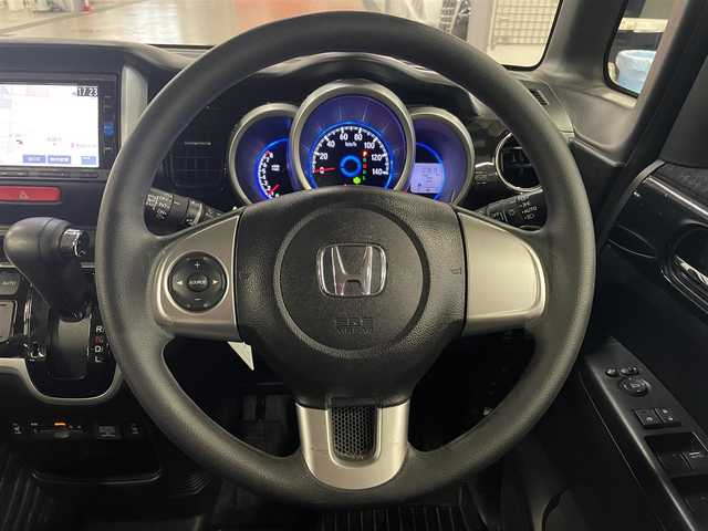 ホンダ Ｎ ＢＯＸ カスタム G SSパッケージ 茨城県 2017(平29)年 7.9万km プレミアムホワイトパールⅡ (株)IDOMが運営する【じしゃロン水戸店】の自社ローン専用車両になりますこちらは現金またはオートローンご利用時の価格です。自社ローンご希望の方は別途その旨お申付け下さい/純正メモリナビ/DTV/BT/CD/DVD/バックカメラ/両側Pスライドドア/AAC/ETC/前席シートヒーター/ロック連動電動ミラー/横滑り防止装置/シティブレーキアクティブシステム/オートライト/LEDフォグランプ/プッシュスタート/スマートキー/純正ラバーフロアマット/取説書/ナビ取説書/スペアキー