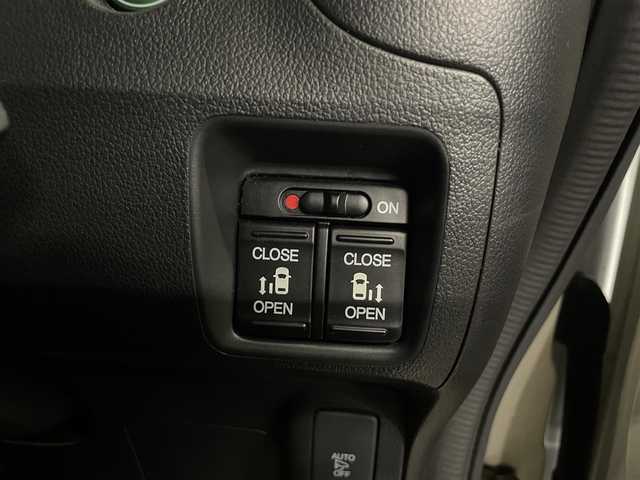 ホンダ Ｎ ＢＯＸ カスタム G SSパッケージ 茨城県 2017(平29)年 7.9万km プレミアムホワイトパールⅡ (株)IDOMが運営する【じしゃロン水戸店】の自社ローン専用車両になりますこちらは現金またはオートローンご利用時の価格です。自社ローンご希望の方は別途その旨お申付け下さい/純正メモリナビ/DTV/BT/CD/DVD/バックカメラ/両側Pスライドドア/AAC/ETC/前席シートヒーター/ロック連動電動ミラー/横滑り防止装置/シティブレーキアクティブシステム/オートライト/LEDフォグランプ/プッシュスタート/スマートキー/純正ラバーフロアマット/取説書/ナビ取説書/スペアキー