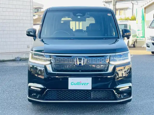 ホンダ ステップワゴン スパーダ eHEV プレミアムライン 大分県 2023(令5)年 4.1万km クリスタルブラックパール ワンオーナー/11.4 インチHonda CONNECTナビ/(LMX-237VFLi)/・フルセグTV/・Bluetooth/・DVD/CD再生/・AM/FMラジオ視聴/外部端子接続：USB/typeC/HDMI/（全列USBチャージャー有り）/純正リア席モニター(VM-231FE)/純正ドラレコ(ナビ連動タイプ：DRH-229ND)/マルチビューカメラシステム/ブラインドスポットインフォメーション/Honda SENSING/●衝突軽減ブレーキ（CMBS）/●誤発進抑制機能/●後方誤発進抑制機能/●近距離衝突軽減ブレーキ/●歩行者事故低減ステアリング/●路外逸脱抑制機能/●渋滞追従機能付アダプティブクルーズコントロール（ACC）/●車線維持支援システム（LKAS）/●トラフィックジャムアシスト（渋滞運転支援機能）/●先行車発進お知らせ機能/●標識認識機能/●オートハイビーム/●アダプティブドライビングビーム/パワーテールゲート/運転席＆助手席シートヒーター/2列目シートヒーター/純正17インチアルミホイール/保証書/取説/スマートキー1本/リア席モニターリモコン