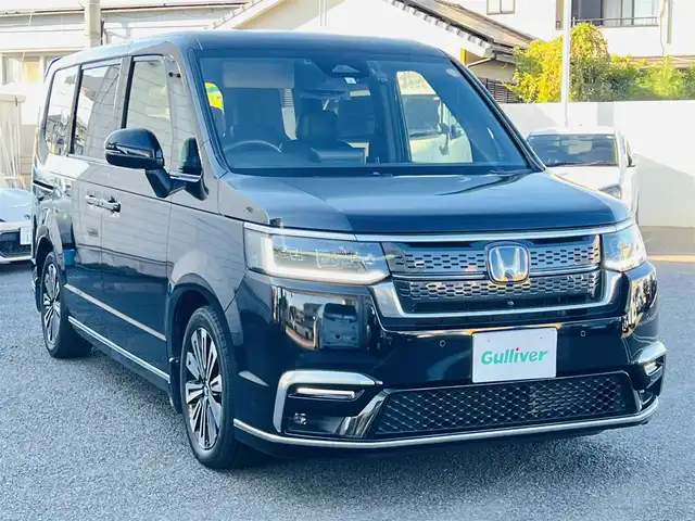 ホンダ ステップワゴン スパーダ eHEV プレミアムライン 大分県 2023(令5)年 4.1万km クリスタルブラックパール ワンオーナー/11.4 インチHonda CONNECTナビ/(LMX-237VFLi)/・フルセグTV/・Bluetooth/・DVD/CD再生/・AM/FMラジオ視聴/外部端子接続：USB/typeC/HDMI/（全列USBチャージャー有り）/純正リア席モニター(VM-231FE)/純正ドラレコ(ナビ連動タイプ：DRH-229ND)/マルチビューカメラシステム/ブラインドスポットインフォメーション/Honda SENSING/●衝突軽減ブレーキ（CMBS）/●誤発進抑制機能/●後方誤発進抑制機能/●近距離衝突軽減ブレーキ/●歩行者事故低減ステアリング/●路外逸脱抑制機能/●渋滞追従機能付アダプティブクルーズコントロール（ACC）/●車線維持支援システム（LKAS）/●トラフィックジャムアシスト（渋滞運転支援機能）/●先行車発進お知らせ機能/●標識認識機能/●オートハイビーム/●アダプティブドライビングビーム/パワーテールゲート/運転席＆助手席シートヒーター/2列目シートヒーター/純正17インチアルミホイール/保証書/取説/スマートキー1本/リア席モニターリモコン