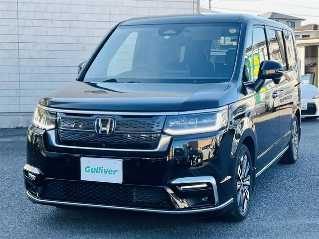 ホンダ ステップワゴン スパーダ eHEV プレミアムライン 大分県 2023(令5)年 4.1万km クリスタルブラックパール ワンオーナー/11.4 インチHonda CONNECTナビ/(LMX-237VFLi)/・フルセグTV/・Bluetooth/・DVD/CD再生/・AM/FMラジオ視聴/外部端子接続：USB/typeC/HDMI/（全列USBチャージャー有り）/純正リア席モニター(VM-231FE)/純正ドラレコ(ナビ連動タイプ：DRH-229ND)/マルチビューカメラシステム/ブラインドスポットインフォメーション/Honda SENSING/●衝突軽減ブレーキ（CMBS）/●誤発進抑制機能/●後方誤発進抑制機能/●近距離衝突軽減ブレーキ/●歩行者事故低減ステアリング/●路外逸脱抑制機能/●渋滞追従機能付アダプティブクルーズコントロール（ACC）/●車線維持支援システム（LKAS）/●トラフィックジャムアシスト（渋滞運転支援機能）/●先行車発進お知らせ機能/●標識認識機能/●オートハイビーム/●アダプティブドライビングビーム/パワーテールゲート/運転席＆助手席シートヒーター/2列目シートヒーター/純正17インチアルミホイール/保証書/取説/スマートキー1本/リア席モニターリモコン