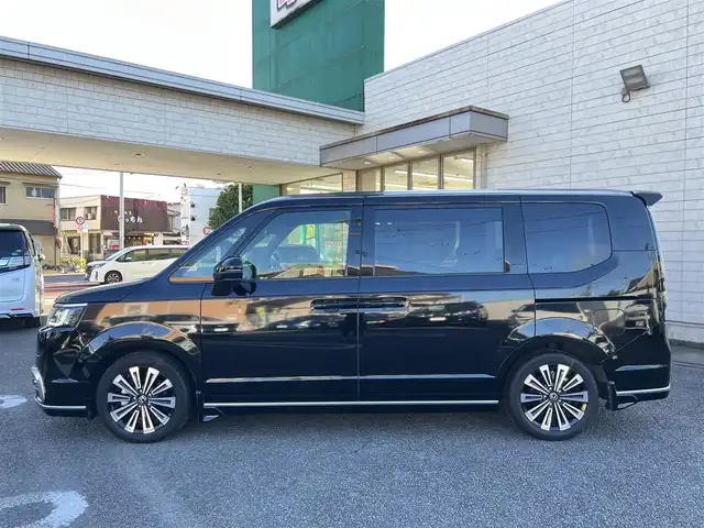 ホンダ ステップワゴン スパーダ eHEV プレミアムライン 大分県 2023(令5)年 4.1万km クリスタルブラックパール ワンオーナー/11.4 インチHonda CONNECTナビ/(LMX-237VFLi)/・フルセグTV/・Bluetooth/・DVD/CD再生/・AM/FMラジオ視聴/外部端子接続：USB/typeC/HDMI/（全列USBチャージャー有り）/純正リア席モニター(VM-231FE)/純正ドラレコ(ナビ連動タイプ：DRH-229ND)/マルチビューカメラシステム/ブラインドスポットインフォメーション/Honda SENSING/●衝突軽減ブレーキ（CMBS）/●誤発進抑制機能/●後方誤発進抑制機能/●近距離衝突軽減ブレーキ/●歩行者事故低減ステアリング/●路外逸脱抑制機能/●渋滞追従機能付アダプティブクルーズコントロール（ACC）/●車線維持支援システム（LKAS）/●トラフィックジャムアシスト（渋滞運転支援機能）/●先行車発進お知らせ機能/●標識認識機能/●オートハイビーム/●アダプティブドライビングビーム/パワーテールゲート/運転席＆助手席シートヒーター/2列目シートヒーター/純正17インチアルミホイール/保証書/取説/スマートキー1本/リア席モニターリモコン
