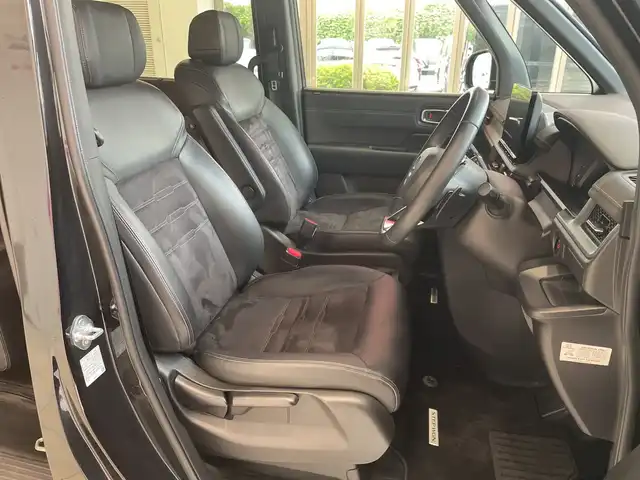 ホンダ ステップワゴン スパーダ eHEV プレミアムライン 埼玉県 2023(令5)年 4.2万km クリスタルブラックパール ホンダセンシング /純正15.6インチフリップダウンモニター /純正11.4インチメモリナビ/　　CD/DVD/BT/フルセグ /マルチビューカメラ /パワーバックドア /オートクルーズコントロール /ハーフレザーシート /シートヒーター /純正17インチアルミホイール/ブラインドスポットモニター/パドルシフト/ステアリングスイッチ /純正ETC2.0/禁煙車