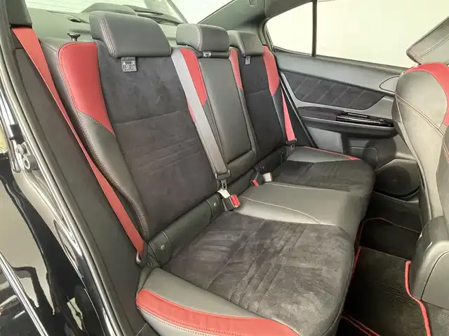 スバル ＷＲＸ ＳＴＩ STI 埼玉県 2017(平29)年 1.5万km クリスタルブラックシリカ 純正ダイアトーンナビ　バックカメラ　ビルトインＥＴＣ２．０　黒ハーフレザーシート　ＳＴＩ黄色キャリパー　リアスポイラー　純正アルミホイール　オートライト　スマートキー　ＬＥＤライト　地デジフルセグ