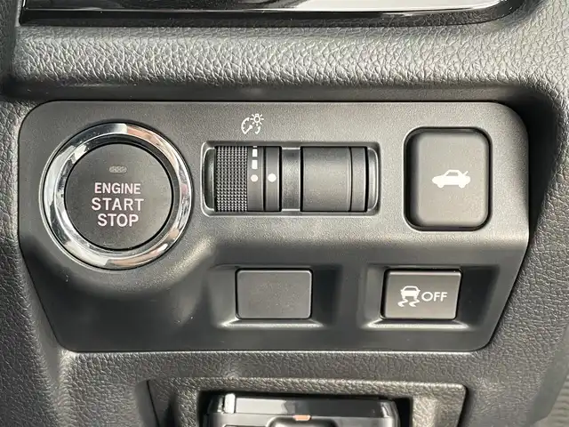 スバル ＷＲＸ ＳＴＩ STI 埼玉県 2017(平29)年 1.5万km クリスタルブラックシリカ 純正ダイアトーンナビ　バックカメラ　ビルトインＥＴＣ２．０　黒ハーフレザーシート　ＳＴＩ黄色キャリパー　リアスポイラー　純正アルミホイール　オートライト　スマートキー　ＬＥＤライト　地デジフルセグ