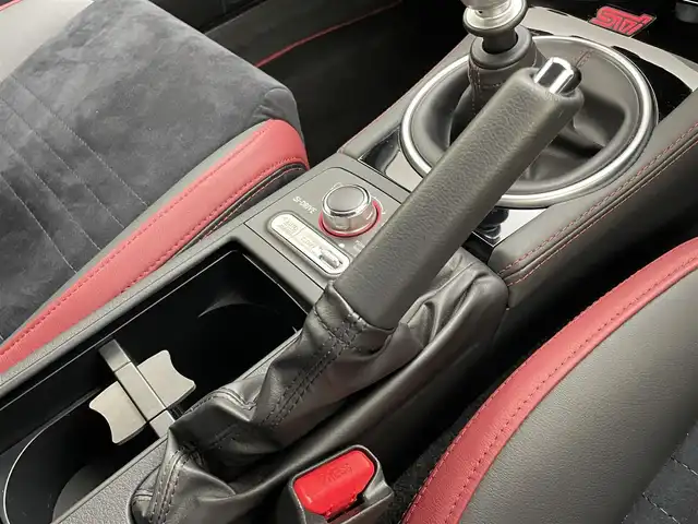 スバル ＷＲＸ ＳＴＩ STI 埼玉県 2017(平29)年 1.5万km クリスタルブラックシリカ 純正ダイアトーンナビ　バックカメラ　ビルトインＥＴＣ２．０　黒ハーフレザーシート　ＳＴＩ黄色キャリパー　リアスポイラー　純正アルミホイール　オートライト　スマートキー　ＬＥＤライト　地デジフルセグ