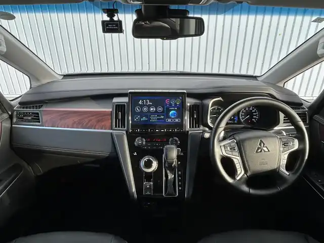 三菱 デリカＤ：５ ジャスパー 滋賀県 2023(令5)年 1.6万km ホワイトダイヤモントド/グラファイトグレーメタリック 純正10.1インチナビ/(Bluetooth/フルセグ/CD/DVD)/E-Assist/・衝突軽減ブレーキ/・レーダークルーズコントロール/・レーンキープアシスト/・マルチアラウンドモニター/・ブラインドスポットモニター/・Autoハイビーム/LEDオートライト/フォグ/両側電動スライドドア/電動リアゲート/電動パーキング/ブレーキホールド/ハーフレザーシート/前席シートヒーター/D席パワーシート/ステアリングヒーター/パドルシフト/ETC/USB