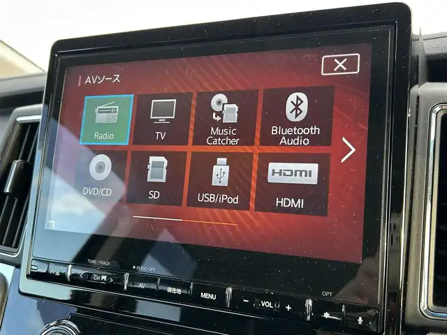 三菱 デリカＤ：５ ジャスパー 滋賀県 2023(令5)年 1.6万km ホワイトダイヤモントド/グラファイトグレーメタリック 純正10.1インチナビ/(Bluetooth/フルセグ/CD/DVD)/E-Assist/・衝突軽減ブレーキ/・レーダークルーズコントロール/・レーンキープアシスト/・マルチアラウンドモニター/・ブラインドスポットモニター/・Autoハイビーム/LEDオートライト/フォグ/両側電動スライドドア/電動リアゲート/電動パーキング/ブレーキホールド/ハーフレザーシート/前席シートヒーター/D席パワーシート/ステアリングヒーター/パドルシフト/ETC/USB