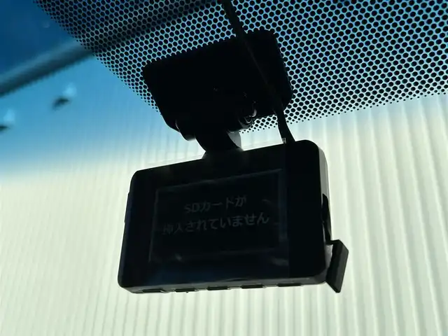 三菱 デリカＤ：５ ジャスパー 滋賀県 2023(令5)年 1.6万km ホワイトダイヤモントド/グラファイトグレーメタリック 純正10.1インチナビ/(Bluetooth/フルセグ/CD/DVD)/E-Assist/・衝突軽減ブレーキ/・レーダークルーズコントロール/・レーンキープアシスト/・マルチアラウンドモニター/・ブラインドスポットモニター/・Autoハイビーム/LEDオートライト/フォグ/両側電動スライドドア/電動リアゲート/電動パーキング/ブレーキホールド/ハーフレザーシート/前席シートヒーター/D席パワーシート/ステアリングヒーター/パドルシフト/ETC/USB