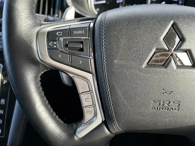 三菱 デリカＤ：５ ジャスパー 滋賀県 2023(令5)年 1.6万km ホワイトダイヤモントド/グラファイトグレーメタリック 純正10.1インチナビ/(Bluetooth/フルセグ/CD/DVD)/E-Assist/・衝突軽減ブレーキ/・レーダークルーズコントロール/・レーンキープアシスト/・マルチアラウンドモニター/・ブラインドスポットモニター/・Autoハイビーム/LEDオートライト/フォグ/両側電動スライドドア/電動リアゲート/電動パーキング/ブレーキホールド/ハーフレザーシート/前席シートヒーター/D席パワーシート/ステアリングヒーター/パドルシフト/ETC/USB