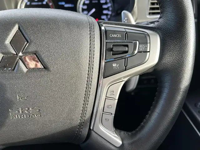 三菱 デリカＤ：５ ジャスパー 滋賀県 2023(令5)年 1.6万km ホワイトダイヤモントド/グラファイトグレーメタリック 純正10.1インチナビ/(Bluetooth/フルセグ/CD/DVD)/E-Assist/・衝突軽減ブレーキ/・レーダークルーズコントロール/・レーンキープアシスト/・マルチアラウンドモニター/・ブラインドスポットモニター/・Autoハイビーム/LEDオートライト/フォグ/両側電動スライドドア/電動リアゲート/電動パーキング/ブレーキホールド/ハーフレザーシート/前席シートヒーター/D席パワーシート/ステアリングヒーター/パドルシフト/ETC/USB