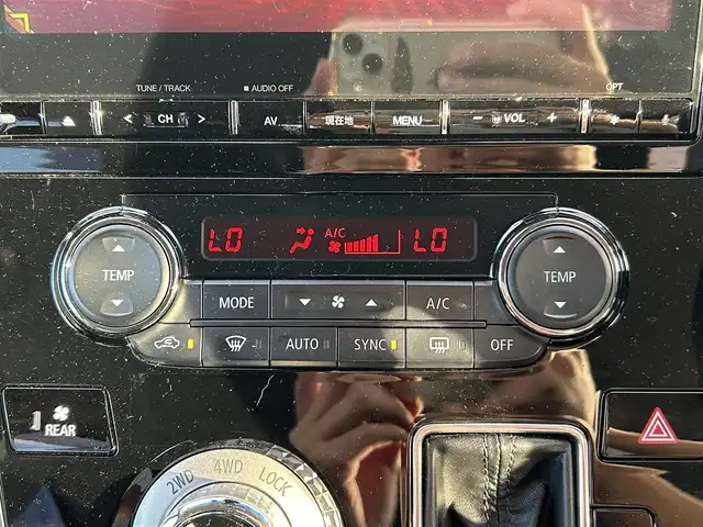 三菱 デリカＤ：５ ジャスパー 滋賀県 2023(令5)年 1.6万km ホワイトダイヤモントド/グラファイトグレーメタリック 純正10.1インチナビ/(Bluetooth/フルセグ/CD/DVD)/E-Assist/・衝突軽減ブレーキ/・レーダークルーズコントロール/・レーンキープアシスト/・マルチアラウンドモニター/・ブラインドスポットモニター/・Autoハイビーム/LEDオートライト/フォグ/両側電動スライドドア/電動リアゲート/電動パーキング/ブレーキホールド/ハーフレザーシート/前席シートヒーター/D席パワーシート/ステアリングヒーター/パドルシフト/ETC/USB