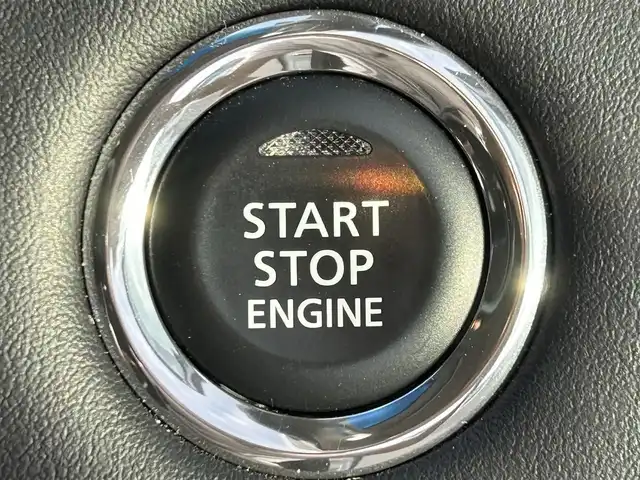 三菱 デリカＤ：５ ジャスパー 滋賀県 2023(令5)年 1.6万km ホワイトダイヤモントド/グラファイトグレーメタリック 純正10.1インチナビ/(Bluetooth/フルセグ/CD/DVD)/E-Assist/・衝突軽減ブレーキ/・レーダークルーズコントロール/・レーンキープアシスト/・マルチアラウンドモニター/・ブラインドスポットモニター/・Autoハイビーム/LEDオートライト/フォグ/両側電動スライドドア/電動リアゲート/電動パーキング/ブレーキホールド/ハーフレザーシート/前席シートヒーター/D席パワーシート/ステアリングヒーター/パドルシフト/ETC/USB