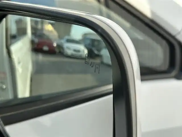 三菱 デリカＤ：５ ジャスパー 滋賀県 2023(令5)年 1.6万km ホワイトダイヤモントド/グラファイトグレーメタリック 純正10.1インチナビ/(Bluetooth/フルセグ/CD/DVD)/E-Assist/・衝突軽減ブレーキ/・レーダークルーズコントロール/・レーンキープアシスト/・マルチアラウンドモニター/・ブラインドスポットモニター/・Autoハイビーム/LEDオートライト/フォグ/両側電動スライドドア/電動リアゲート/電動パーキング/ブレーキホールド/ハーフレザーシート/前席シートヒーター/D席パワーシート/ステアリングヒーター/パドルシフト/ETC/USB