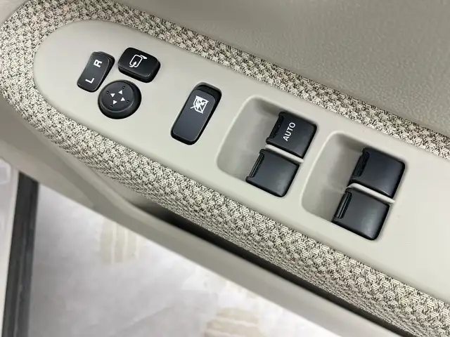 スズキ ラパン S 群馬県 2018(平30)年 4.2万km フォーンベージュM ナビ　フルセグ　Ｂｌｕｅｔｏｏｔｈ　衝突被害軽減ブレーキ　ＨＩＤヘッドライト　オートライト　シートヒーター　ＥＴＣ　革巻きステアリング　アイドリングストップ　プッシュスタート　スマートキー　　禁煙車