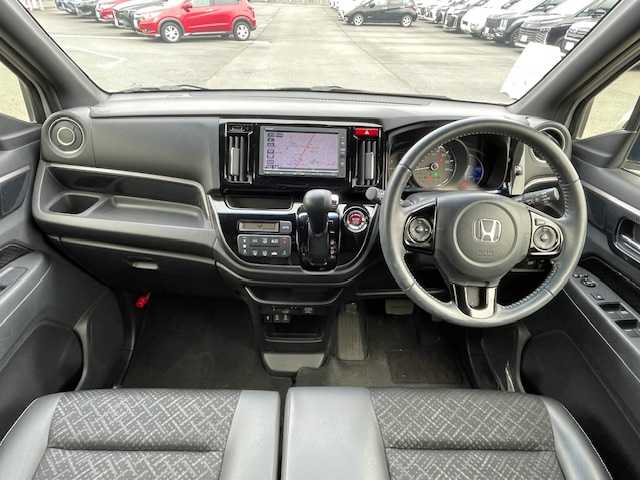 ホンダ Ｎ ＷＧＮ カスタム G SSパッケージ 静岡県 2017(平29)年 1.2万km プレミアムホワイトパールⅡ ●純正ナビ/(CD/DVD/Bluetooth/iPod)/(ギャザズ/VXM-184Ci)/●ハーフレザーシート/●バックカメラ/●クルーズコントロール/●シティブレーキアクティブシステム/●フォグランプ/●オートライト/●革巻きステアリング/●ステアリングスイッチ/●ETC/●前方ドライブレコーダー/●電動格納ウィンカーミラー/●スマートキー/●プッシュスタート/●ドアバイザー/●純正フロアマット/●純正14インチアルミホイール/●ダブル＋サイド＋カーテンSRS＋ABS/●保証書/●車両取扱説明書/●ナビ取扱説明書