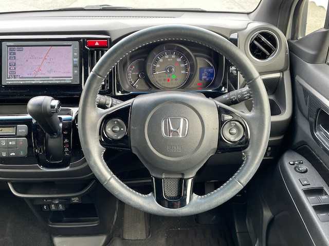 ホンダ Ｎ ＷＧＮ カスタム G SSパッケージ 静岡県 2017(平29)年 1.2万km プレミアムホワイトパールⅡ ●純正ナビ/(CD/DVD/Bluetooth/iPod)/(ギャザズ/VXM-184Ci)/●ハーフレザーシート/●バックカメラ/●クルーズコントロール/●シティブレーキアクティブシステム/●フォグランプ/●オートライト/●革巻きステアリング/●ステアリングスイッチ/●ETC/●前方ドライブレコーダー/●電動格納ウィンカーミラー/●スマートキー/●プッシュスタート/●ドアバイザー/●純正フロアマット/●純正14インチアルミホイール/●ダブル＋サイド＋カーテンSRS＋ABS/●保証書/●車両取扱説明書/●ナビ取扱説明書