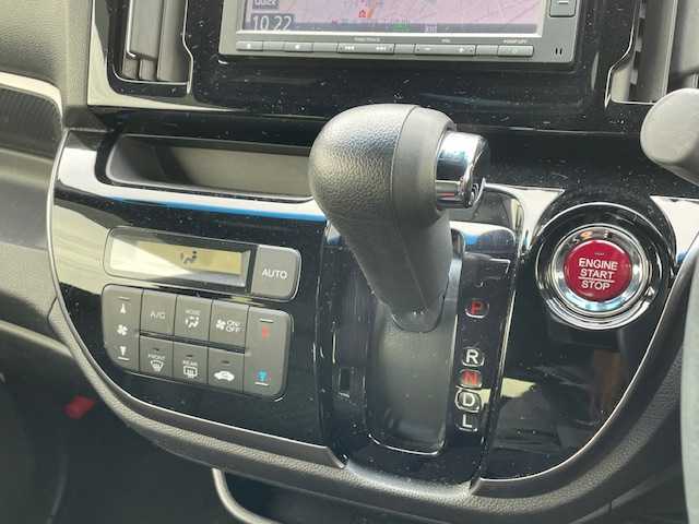 ホンダ Ｎ ＷＧＮ カスタム G SSパッケージ 静岡県 2017(平29)年 1.2万km プレミアムホワイトパールⅡ ●純正ナビ/(CD/DVD/Bluetooth/iPod)/(ギャザズ/VXM-184Ci)/●ハーフレザーシート/●バックカメラ/●クルーズコントロール/●シティブレーキアクティブシステム/●フォグランプ/●オートライト/●革巻きステアリング/●ステアリングスイッチ/●ETC/●前方ドライブレコーダー/●電動格納ウィンカーミラー/●スマートキー/●プッシュスタート/●ドアバイザー/●純正フロアマット/●純正14インチアルミホイール/●ダブル＋サイド＋カーテンSRS＋ABS/●保証書/●車両取扱説明書/●ナビ取扱説明書