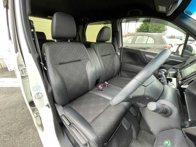 ホンダ Ｎ ＷＧＮ カスタム G SSパッケージ 静岡県 2017(平29)年 1.2万km プレミアムホワイトパールⅡ ●純正ナビ/(CD/DVD/Bluetooth/iPod)/(ギャザズ/VXM-184Ci)/●ハーフレザーシート/●バックカメラ/●クルーズコントロール/●シティブレーキアクティブシステム/●フォグランプ/●オートライト/●革巻きステアリング/●ステアリングスイッチ/●ETC/●前方ドライブレコーダー/●電動格納ウィンカーミラー/●スマートキー/●プッシュスタート/●ドアバイザー/●純正フロアマット/●純正14インチアルミホイール/●ダブル＋サイド＋カーテンSRS＋ABS/●保証書/●車両取扱説明書/●ナビ取扱説明書