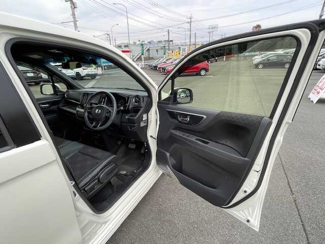 ホンダ Ｎ ＷＧＮ カスタム G SSパッケージ 静岡県 2017(平29)年 1.2万km プレミアムホワイトパールⅡ ●純正ナビ/(CD/DVD/Bluetooth/iPod)/(ギャザズ/VXM-184Ci)/●ハーフレザーシート/●バックカメラ/●クルーズコントロール/●シティブレーキアクティブシステム/●フォグランプ/●オートライト/●革巻きステアリング/●ステアリングスイッチ/●ETC/●前方ドライブレコーダー/●電動格納ウィンカーミラー/●スマートキー/●プッシュスタート/●ドアバイザー/●純正フロアマット/●純正14インチアルミホイール/●ダブル＋サイド＋カーテンSRS＋ABS/●保証書/●車両取扱説明書/●ナビ取扱説明書