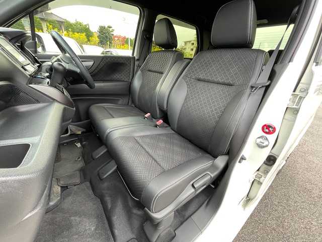 ホンダ Ｎ ＷＧＮ カスタム G SSパッケージ 静岡県 2017(平29)年 1.2万km プレミアムホワイトパールⅡ ●純正ナビ/(CD/DVD/Bluetooth/iPod)/(ギャザズ/VXM-184Ci)/●ハーフレザーシート/●バックカメラ/●クルーズコントロール/●シティブレーキアクティブシステム/●フォグランプ/●オートライト/●革巻きステアリング/●ステアリングスイッチ/●ETC/●前方ドライブレコーダー/●電動格納ウィンカーミラー/●スマートキー/●プッシュスタート/●ドアバイザー/●純正フロアマット/●純正14インチアルミホイール/●ダブル＋サイド＋カーテンSRS＋ABS/●保証書/●車両取扱説明書/●ナビ取扱説明書