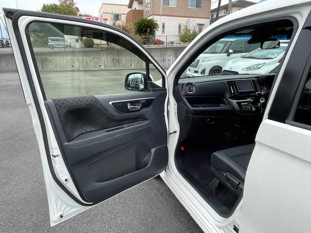 ホンダ Ｎ ＷＧＮ カスタム G SSパッケージ 静岡県 2017(平29)年 1.2万km プレミアムホワイトパールⅡ ●純正ナビ/(CD/DVD/Bluetooth/iPod)/(ギャザズ/VXM-184Ci)/●ハーフレザーシート/●バックカメラ/●クルーズコントロール/●シティブレーキアクティブシステム/●フォグランプ/●オートライト/●革巻きステアリング/●ステアリングスイッチ/●ETC/●前方ドライブレコーダー/●電動格納ウィンカーミラー/●スマートキー/●プッシュスタート/●ドアバイザー/●純正フロアマット/●純正14インチアルミホイール/●ダブル＋サイド＋カーテンSRS＋ABS/●保証書/●車両取扱説明書/●ナビ取扱説明書