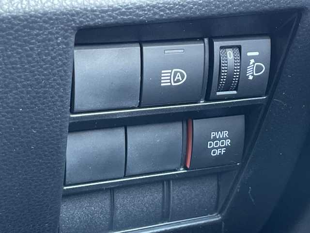 トヨタ ヴォクシー S－Z 大阪府 2024(令6)年 1.8万km アティチュードブラックマイカ トヨタ・セーフティ・センス/・アダプティクブクルーズコントロール/・プリクラッシュセーフティー/・レーントレーシングアシスト/・クリアランスソナー/・レーンディパーチャーアラート/・パーキングサポートブレーキー/・オートマチックハイビーム/・ブラインドスポットモニター/・ロードサインアシスト/純正ナビ/・Bluetooth/USB/Miracast/主要装備/・バックカメラ/・両側パワースライドドア/・オートホールド/・ヘッドライトレベライザー/・ハーフレザーシート/・シートヒーター/・ウォークスルー/・LEDヘッドライト/・ドライブレコーダー/・ETC2.0