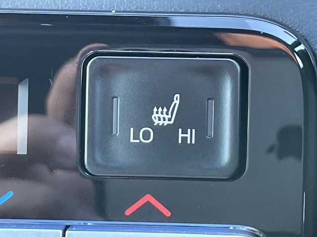 トヨタ ヴォクシー S－Z 大阪府 2024(令6)年 1.8万km アティチュードブラックマイカ トヨタ・セーフティ・センス/・アダプティクブクルーズコントロール/・プリクラッシュセーフティー/・レーントレーシングアシスト/・クリアランスソナー/・レーンディパーチャーアラート/・パーキングサポートブレーキー/・オートマチックハイビーム/・ブラインドスポットモニター/・ロードサインアシスト/純正ナビ/・Bluetooth/USB/Miracast/主要装備/・バックカメラ/・両側パワースライドドア/・オートホールド/・ヘッドライトレベライザー/・ハーフレザーシート/・シートヒーター/・ウォークスルー/・LEDヘッドライト/・ドライブレコーダー/・ETC2.0