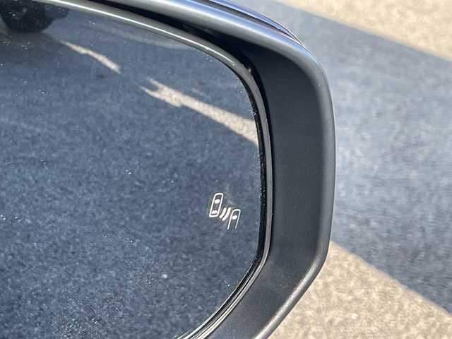 トヨタ ヴォクシー S－Z 大阪府 2024(令6)年 1.8万km アティチュードブラックマイカ トヨタ・セーフティ・センス/・アダプティクブクルーズコントロール/・プリクラッシュセーフティー/・レーントレーシングアシスト/・クリアランスソナー/・レーンディパーチャーアラート/・パーキングサポートブレーキー/・オートマチックハイビーム/・ブラインドスポットモニター/・ロードサインアシスト/純正ナビ/・Bluetooth/USB/Miracast/主要装備/・バックカメラ/・両側パワースライドドア/・オートホールド/・ヘッドライトレベライザー/・ハーフレザーシート/・シートヒーター/・ウォークスルー/・LEDヘッドライト/・ドライブレコーダー/・ETC2.0