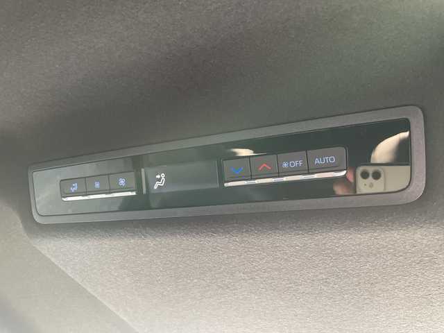 トヨタ ヴォクシー S－Z 大阪府 2024(令6)年 1.8万km アティチュードブラックマイカ トヨタ・セーフティ・センス/・アダプティクブクルーズコントロール/・プリクラッシュセーフティー/・レーントレーシングアシスト/・クリアランスソナー/・レーンディパーチャーアラート/・パーキングサポートブレーキー/・オートマチックハイビーム/・ブラインドスポットモニター/・ロードサインアシスト/純正ナビ/・Bluetooth/USB/Miracast/主要装備/・バックカメラ/・両側パワースライドドア/・オートホールド/・ヘッドライトレベライザー/・ハーフレザーシート/・シートヒーター/・ウォークスルー/・LEDヘッドライト/・ドライブレコーダー/・ETC2.0