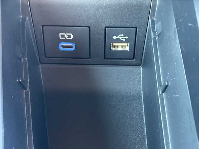 トヨタ ヴォクシー S－Z 大阪府 2024(令6)年 1.8万km アティチュードブラックマイカ トヨタ・セーフティ・センス/・アダプティクブクルーズコントロール/・プリクラッシュセーフティー/・レーントレーシングアシスト/・クリアランスソナー/・レーンディパーチャーアラート/・パーキングサポートブレーキー/・オートマチックハイビーム/・ブラインドスポットモニター/・ロードサインアシスト/純正ナビ/・Bluetooth/USB/Miracast/主要装備/・バックカメラ/・両側パワースライドドア/・オートホールド/・ヘッドライトレベライザー/・ハーフレザーシート/・シートヒーター/・ウォークスルー/・LEDヘッドライト/・ドライブレコーダー/・ETC2.0