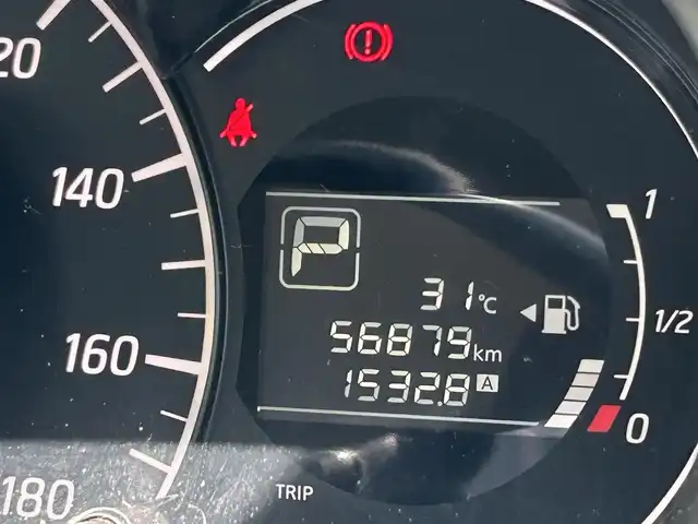日産 ノート X DIG－S Vセレ +セーフ 福岡県 2015(平27)年 5.7万km ダークメタルグレー ・純正ナビ/（TV/CD/DVD/Bluetooth/AM/FM/SD/iPod/HDMI/AUX）/・全方位カメラ/・バックカメラ/・ETC/・ドライブレコーダー/・クルーズコントロール/・横滑り防止装置/・レーンキープアシスト/・衝突被害軽減システム/・フォグランプ/・LEDヘッドライト/・エンジンスタートボタン/・電動格納ミラー/・純正ドアバイザー/・純正アルミ/・スマートキー